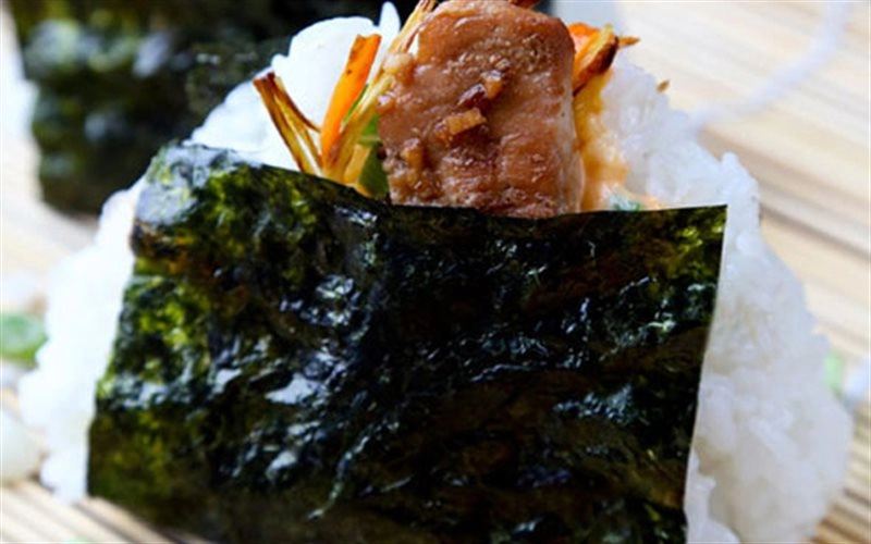 Cơm nắm gà cay kiểu Nhật - Green Seaweed