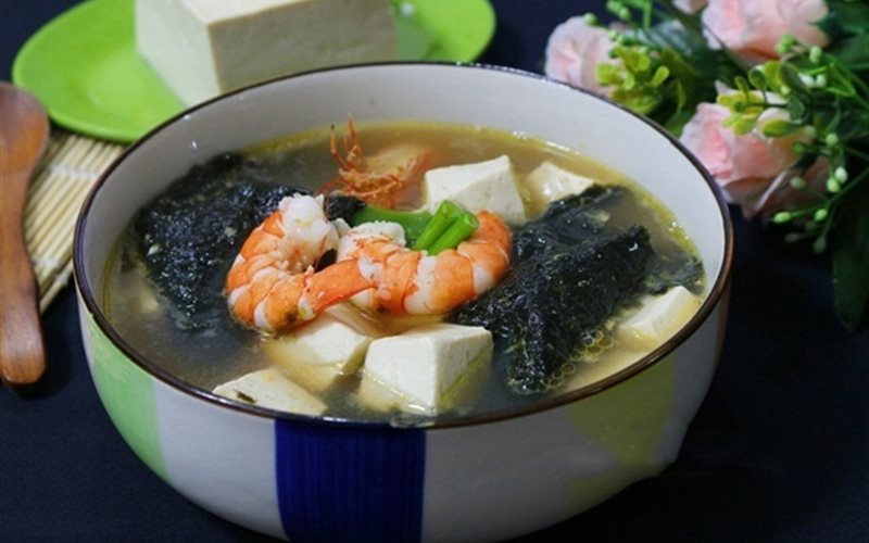 Canh rong biển đậu hũ nấu tôm - Green Seaweed