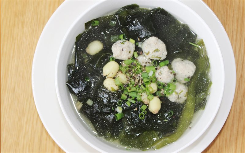 Canh rong biển hạt sen - Green Seaweed