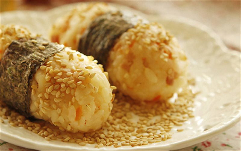 Cơm nắm tôm và thịt nguội - Green Seaweed