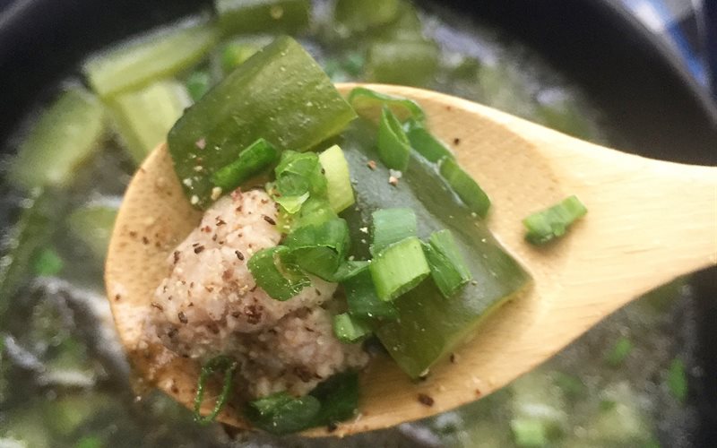 Canh rong biển dưa leo thịt viên - Green Seaweed