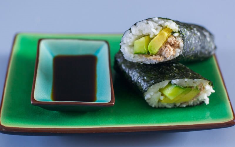 Sushi bơ cá ngừ - Green Seaweed
