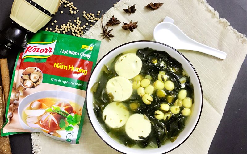 Canh rong biển tàu hũ hạt sen - Green Seaweed