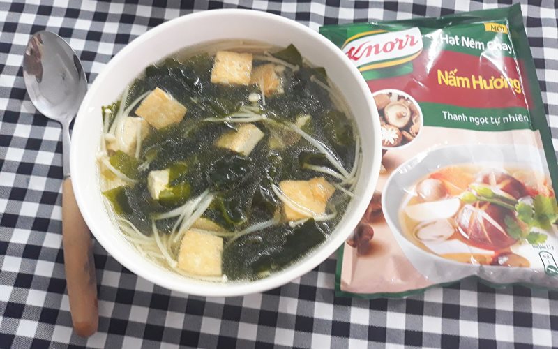 Canh rong biển đậu nấm - Green Seaweed