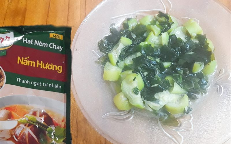 Mướp xào rong biển mỡ hành - Green Seaweed