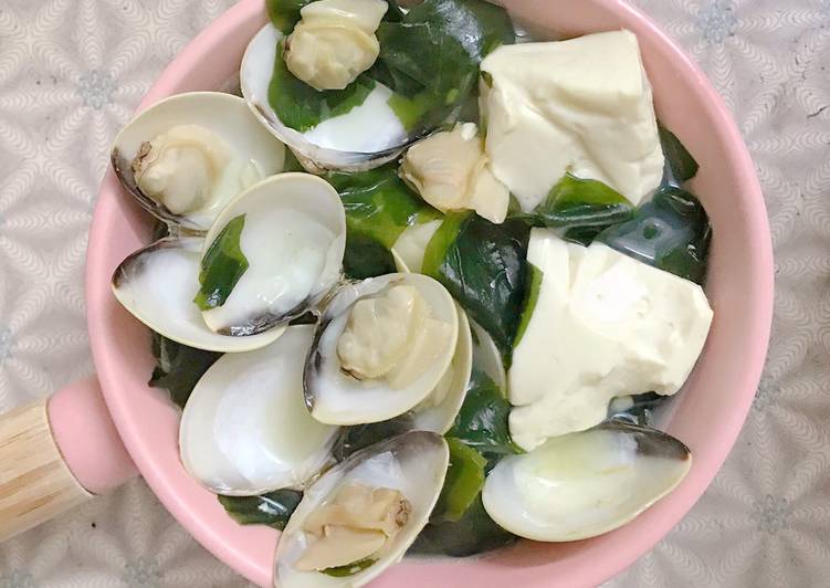 Canh rong biển nấu ngao đậu mơ tỏi - Green Seaweed