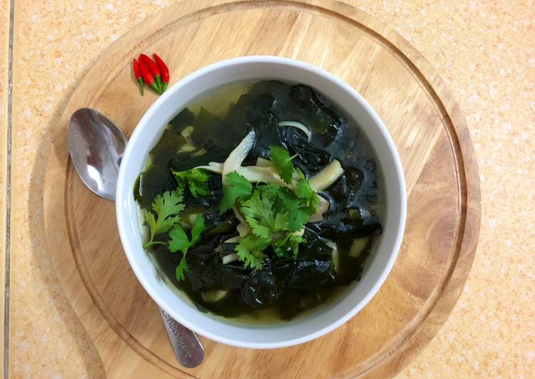 Canh rong biển nấm bào ngư (món chay) - Green Seaweed