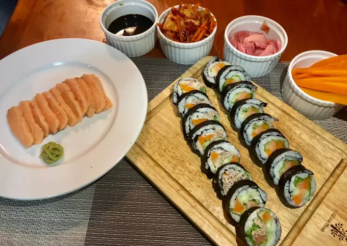 Sushi cá hồi và cá ngừ - Green Food