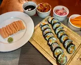 Sushi cá hồi và cá ngừ - Green Seaweed