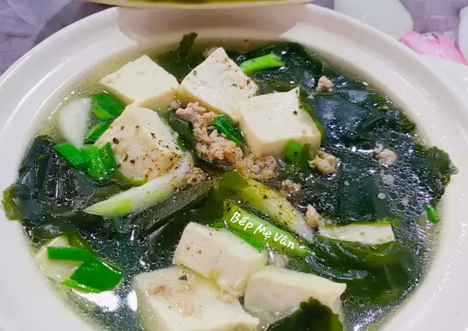 Canh rong biển nấu đậu hủ và thịt bằm - Green Food