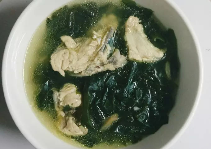 Canh xương gà nấu rong biển - Green Food