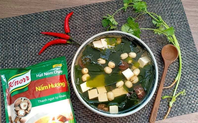 Canh rong biển hạt sen & nấm hương - Green Food